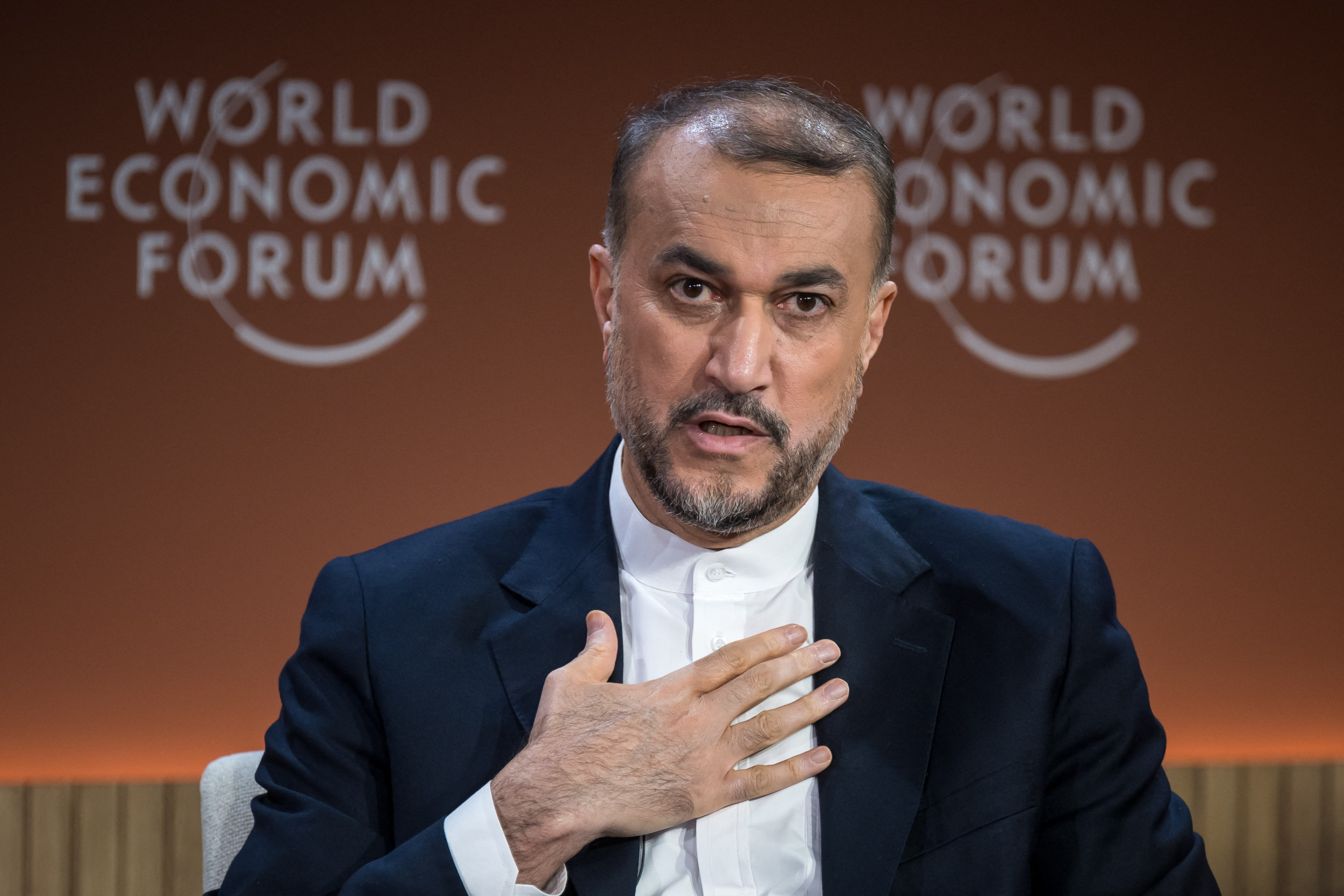 "Iran's Foreign Minister Issues Stern Warning to US Over Support for Israel"