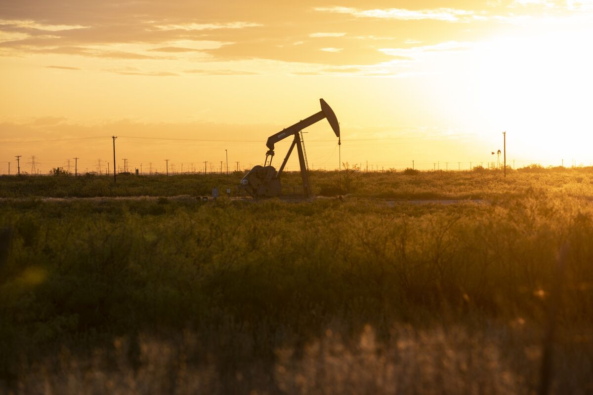 Featured image for Oil Prices Fluctuate Amid Trade Optimism and Supply Concerns