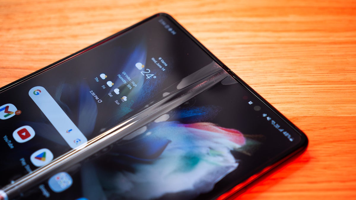 Featured image for Samsung's Galaxy Z Fold and Z Flip: Common Issues and Solutions.