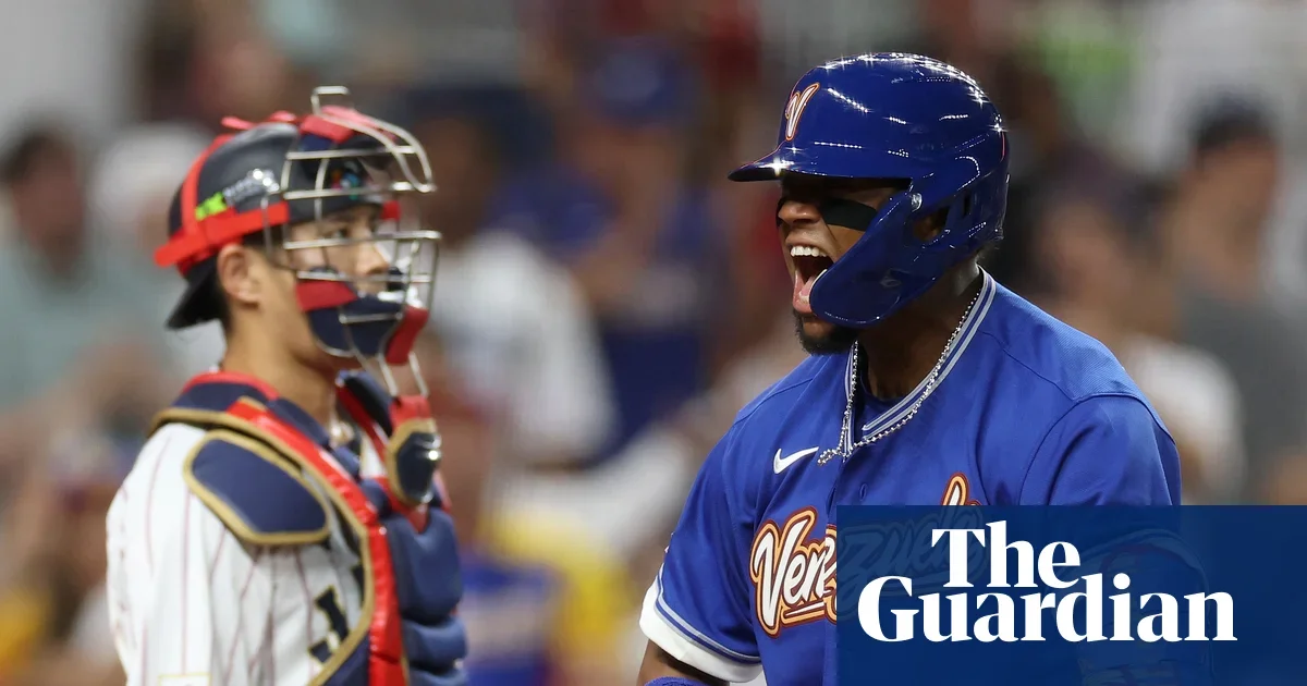 Abreu's three-run blast lifts Venezuela past Japan into WBC semis