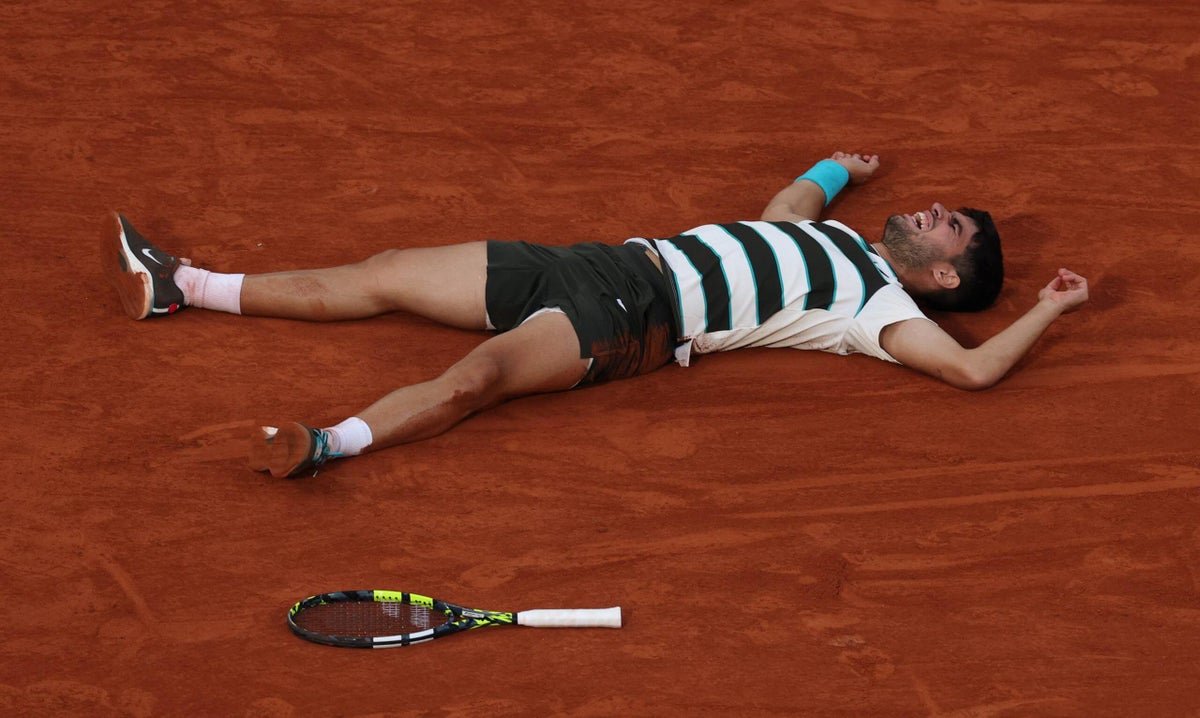 Alcaraz Triumphs in French Open Thriller Over Sinner