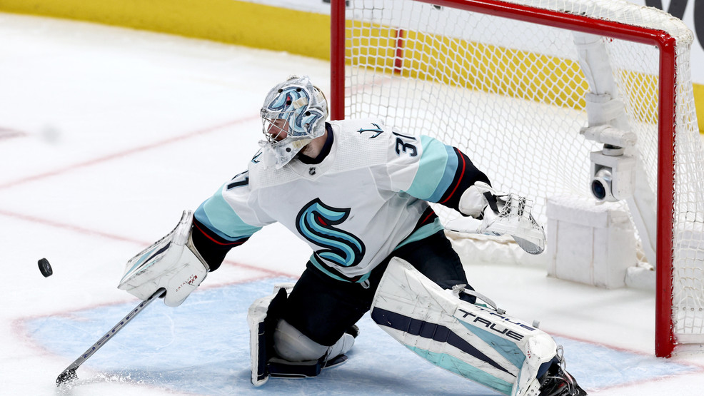 Kraken dominate Stars with 7-2 victory in Game 3, take series lead.