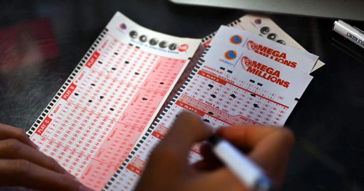 "Record Mega Millions Jackpot Reaches Nearly $1 Billion as Florida Player Wins $1 Million"