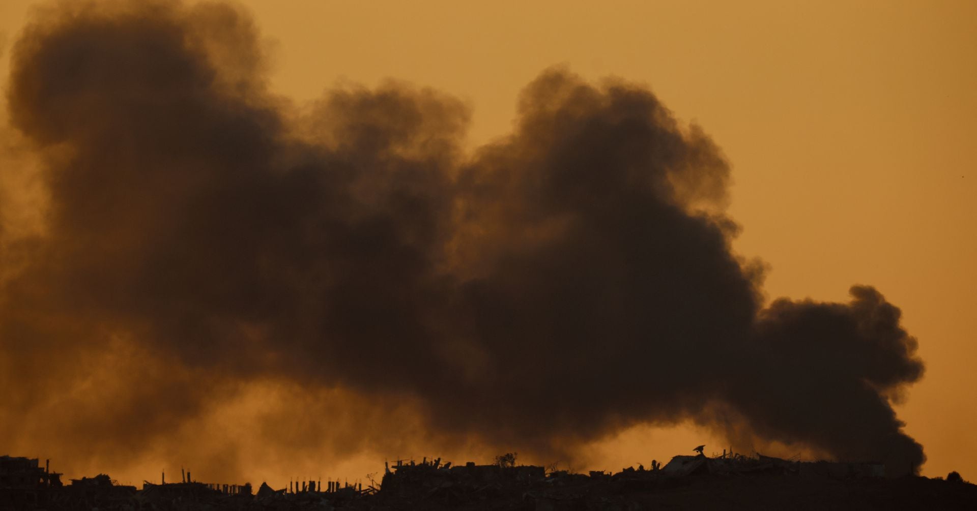 "Israeli Strikes on Gaza's Rafah Kill Large Family in Home"