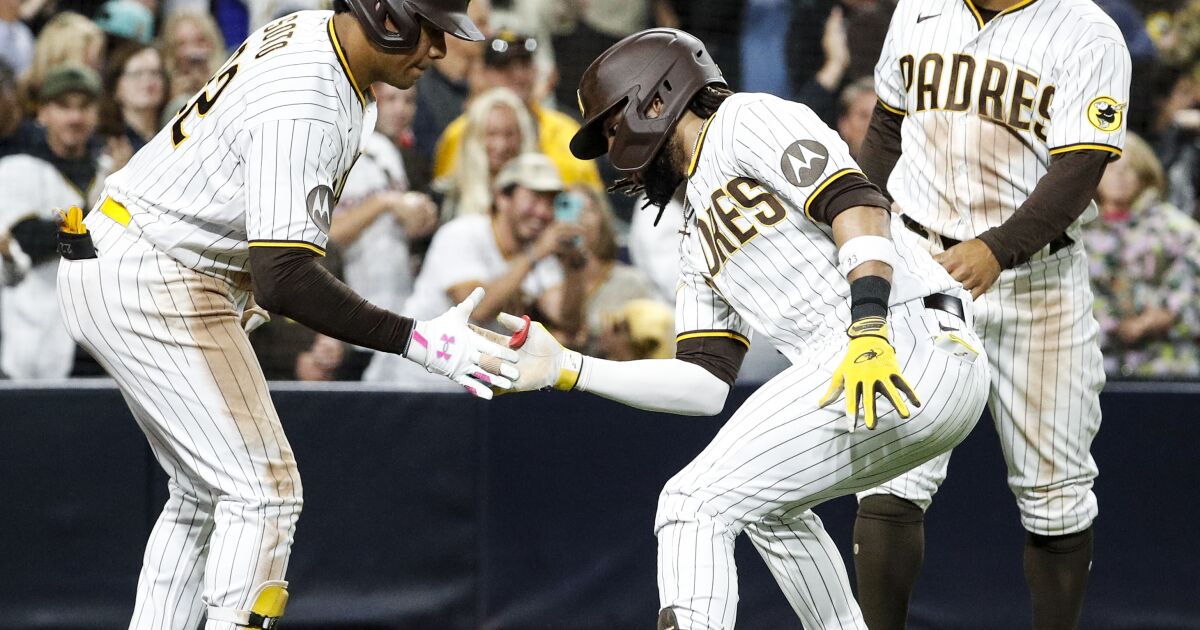 Tatis Jr. leads Padres to 6-0 victory over Cubs.
