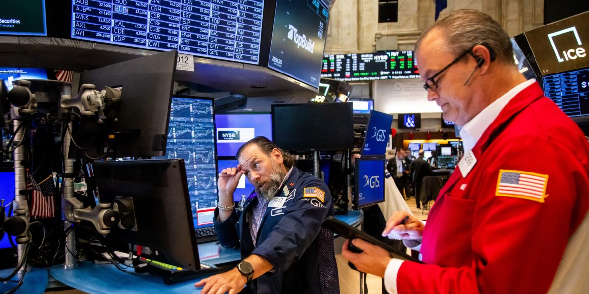 Dow Futures Drop as Trump Signals Limited Tariff Flexibility and Warns of 'Boomerang' Effects