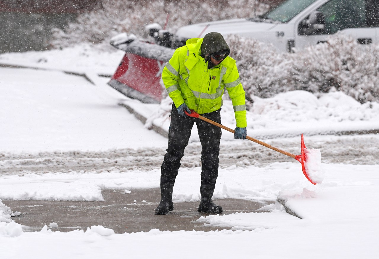"Unusual Snowfall: Colorado's Weekend Snow Totals and Impact on I-70"