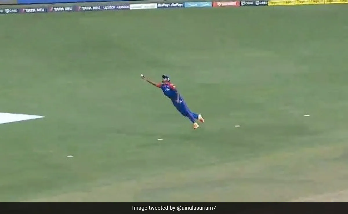 Featured image for IPL 2023: Aman Khan's Stunning One-Handed Catch and Ricky Ponting's Son's Batting Skills in the Nets