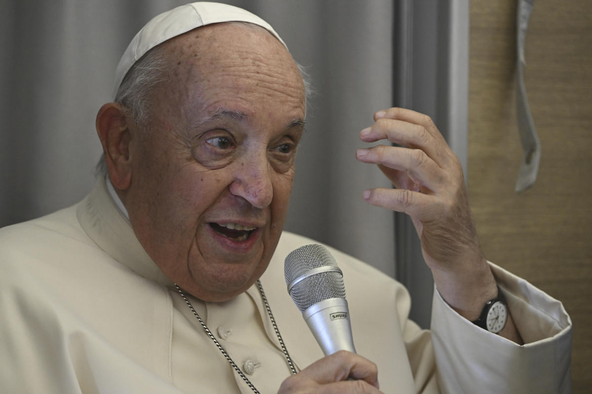 Pope Optimistic about Vatican-China Relations, Calls for Continued Efforts