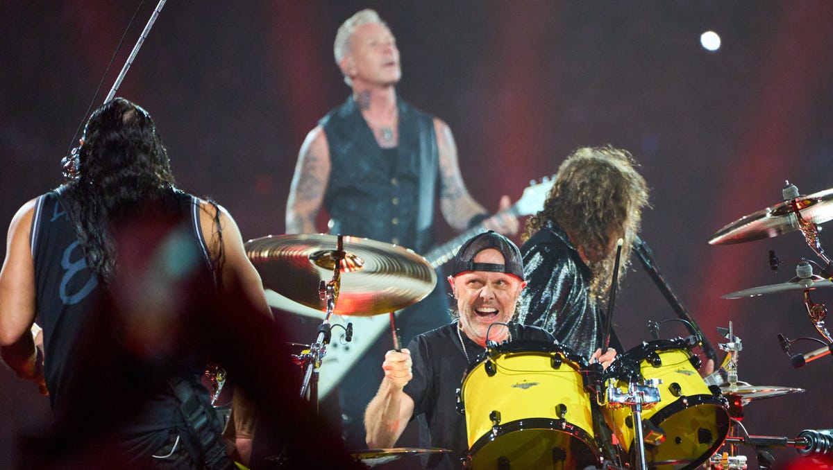 "Metallica's Phoenix Performance: A Legendary Showcase of Two New Songs"