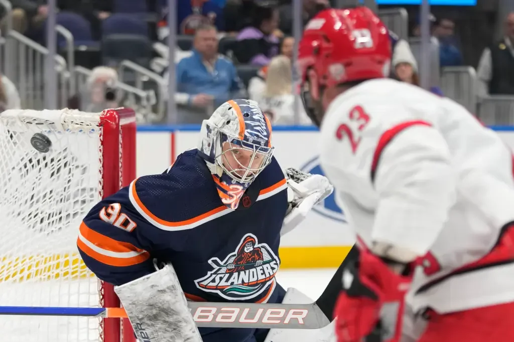 "Carolina Hurricanes Secure Metropolitan Division and First-Round Playoff Dates"