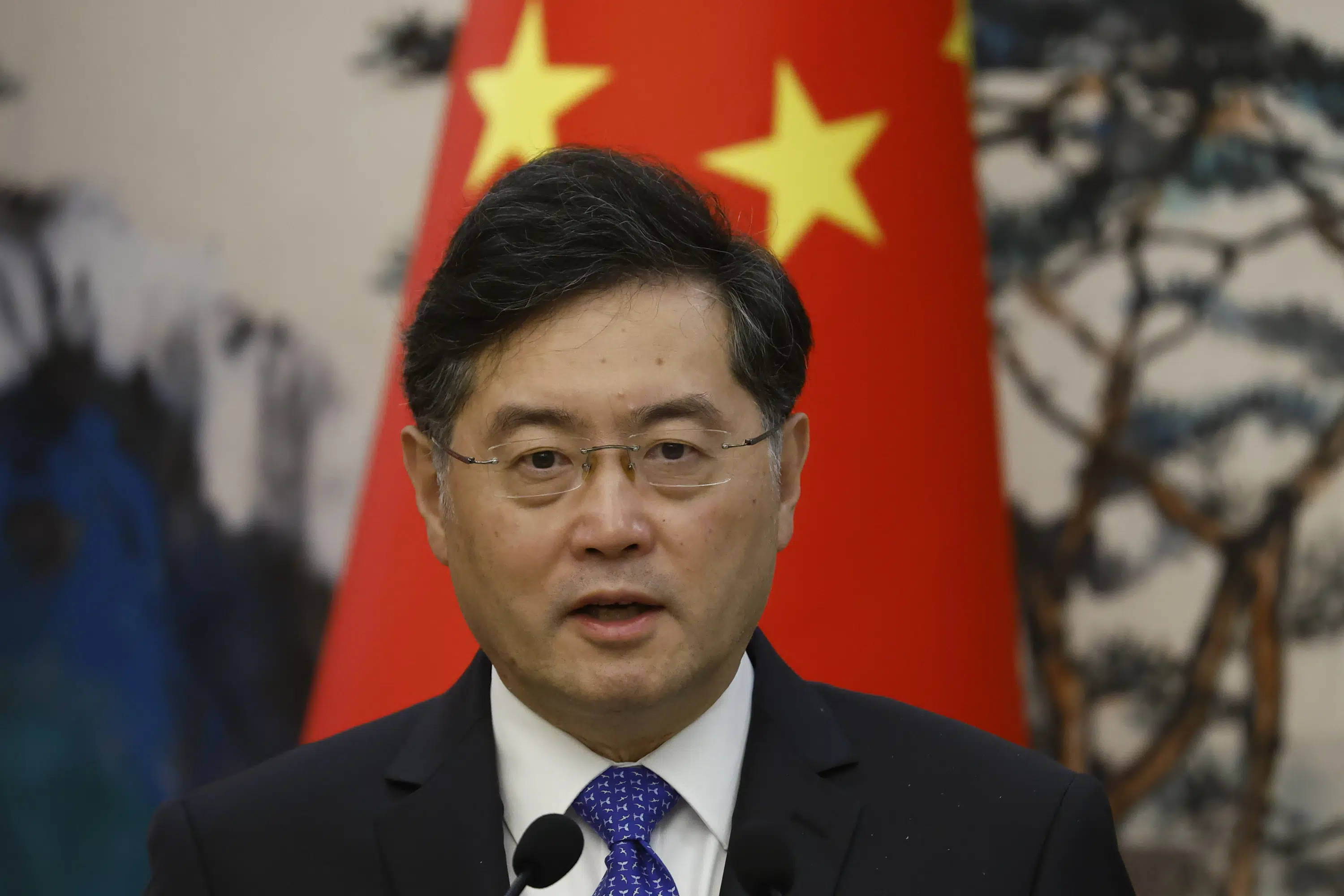 China demands access to Dutch chipmaking tech despite security concerns.