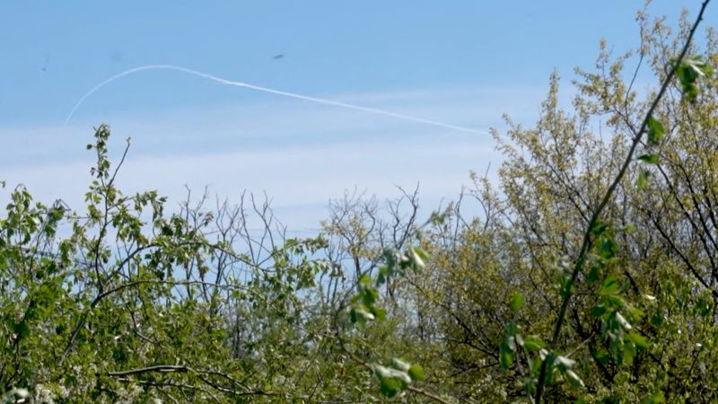 Featured image for Rare Russian Jet Trails Signal Turning Point in Sky