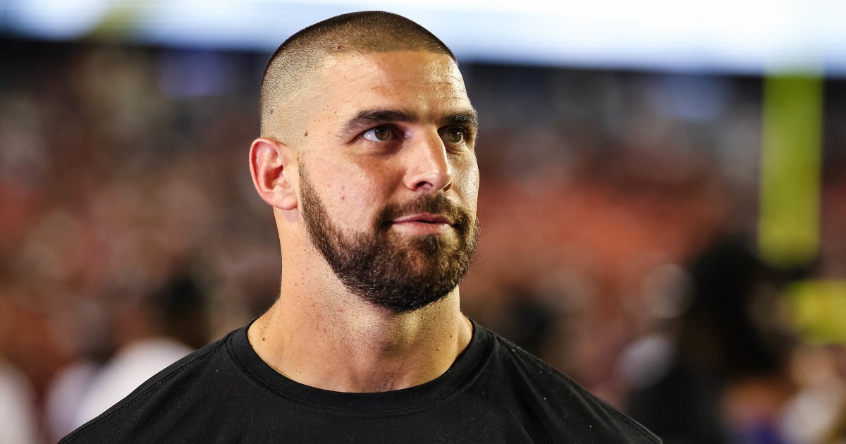 Featured image for Ravens' Mark Andrews Saves Woman's Life During In-Flight Emergency