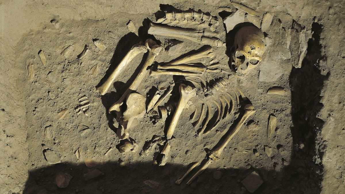 Featured image for Study Reveals Distinct Burial Practices of Neanderthals and Early Humans