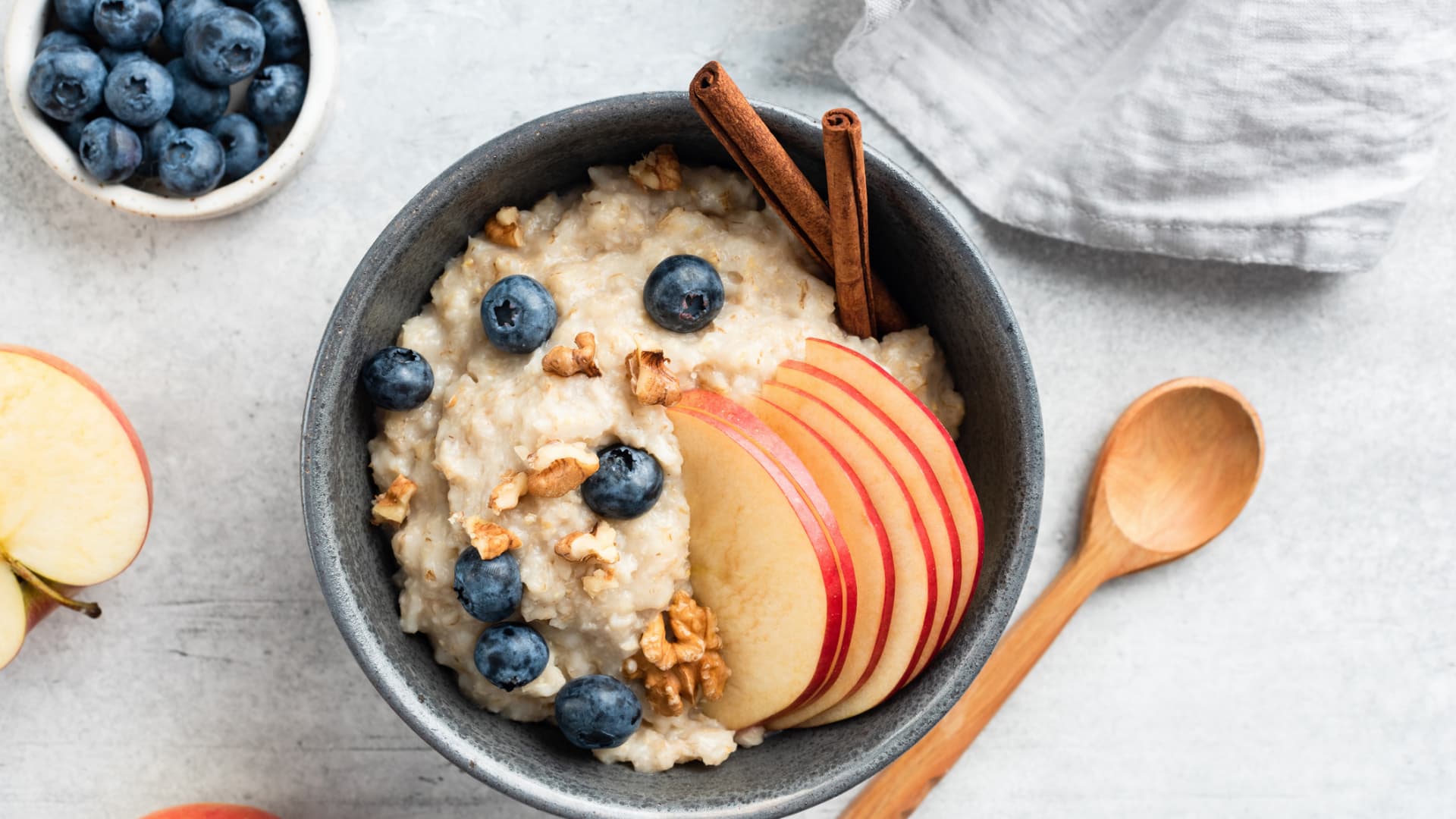 "Boost Your Energy Naturally: 7 Key Foods Recommended by Nutritionists"