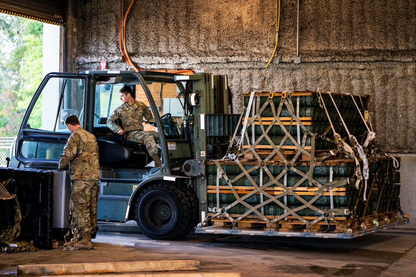"U.S. Readies Weapons Shipment to Ukraine Amid Congressional Approval"
