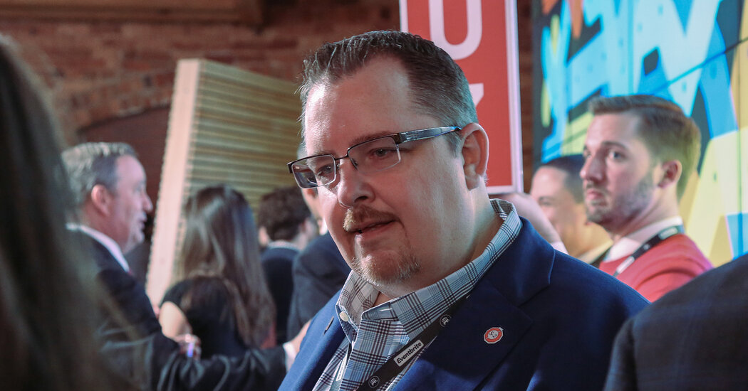 Featured image for "Jeff Roe Resigns: The Dramatic Collapse of DeSantis Super PAC"