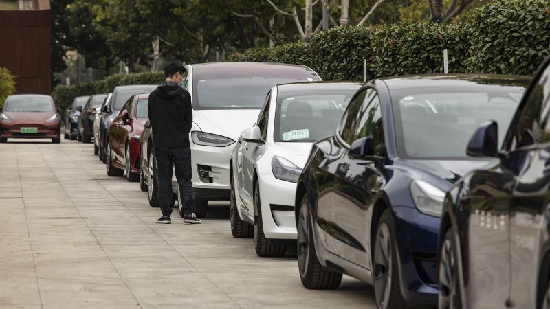 "Tesla's Market Value Plunges as Growth Targets Fade"