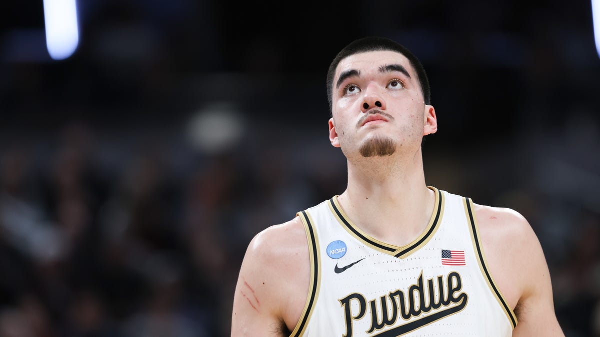 "Zach Edey: Purdue Center's NBA Potential and Dominant Performance"