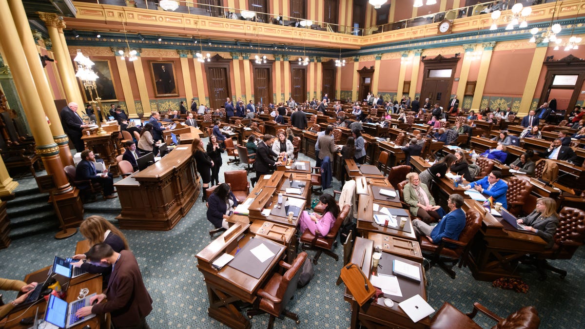 Michigan Lawmakers Approve $859M in Supplemental Budget Bills, Including Debt Relief for Urban Schools and R&D Tax Credits