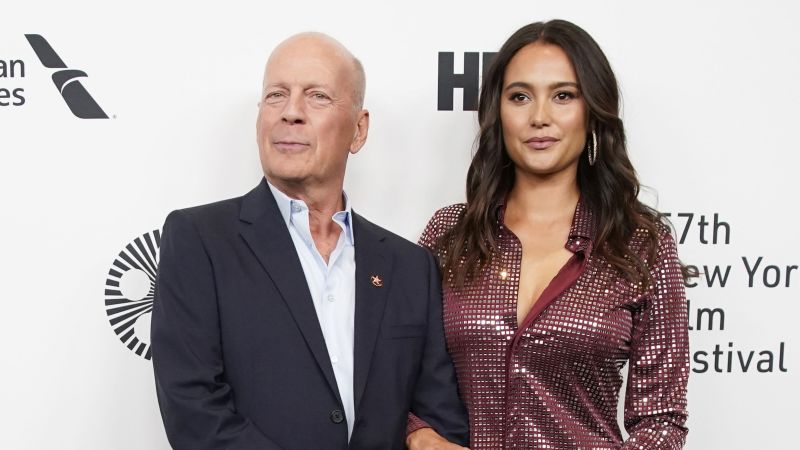 "Emma Heming Willis and daughter Evelyn support Bruce Willis through dementia battle"