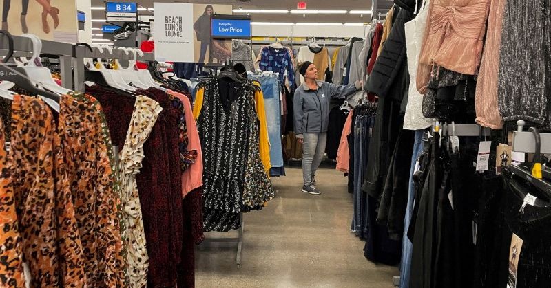 Featured image for Resilient US Economy Shines Through Strong Retail Sales