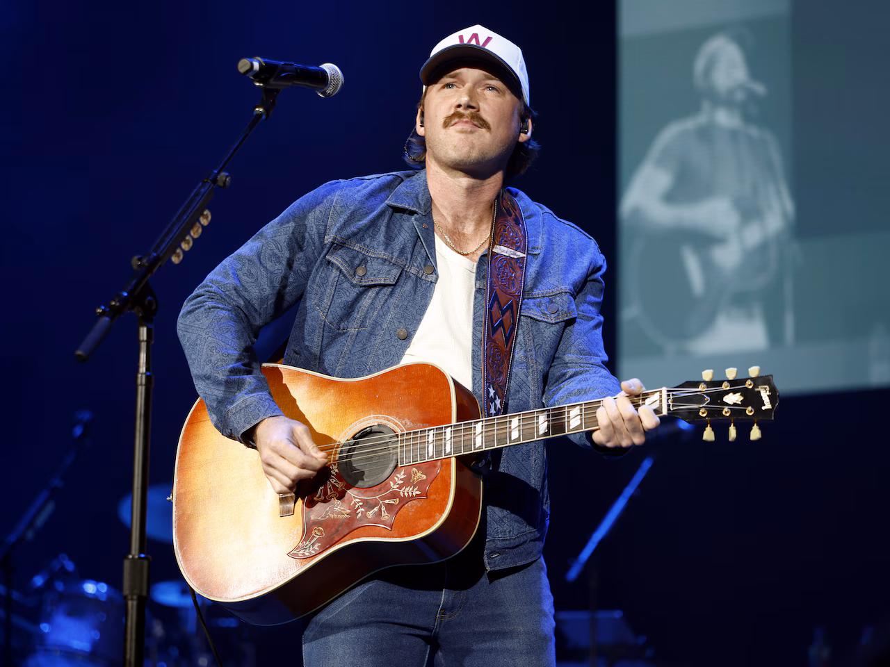 Featured image for Coldplay's Kiss-Cam Controversy Sparks Public and Celebrity Reactions