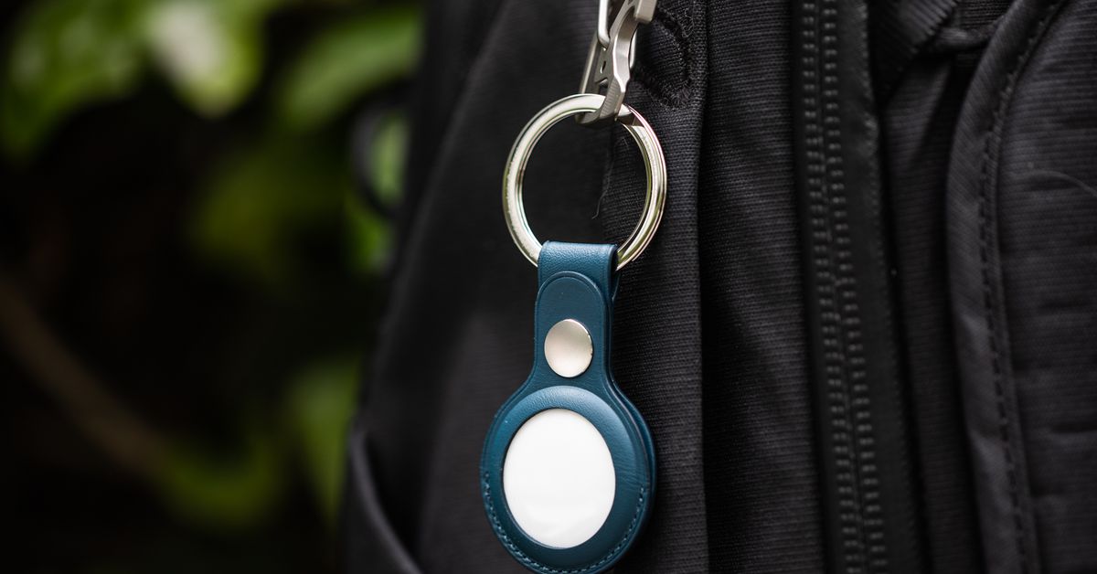 Featured image for Apple's iOS 18.2 Enhances AirTag Sharing for Easier Luggage Tracking