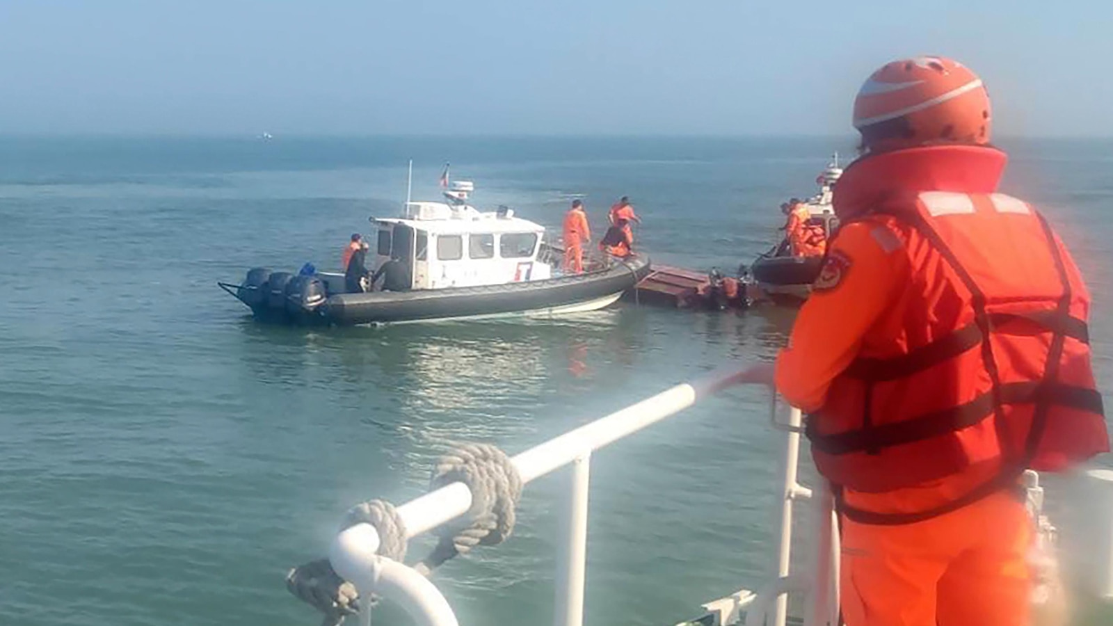 "Fatal Pursuit: Chinese Fishermen Drown in Clash with Taiwan's Coast Guard"