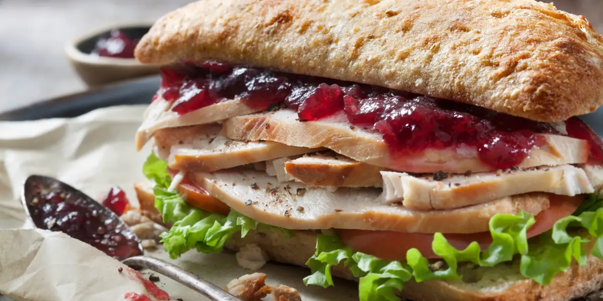 Dietitian Recommends Larger Meals for Weight Loss and Muscle Gain