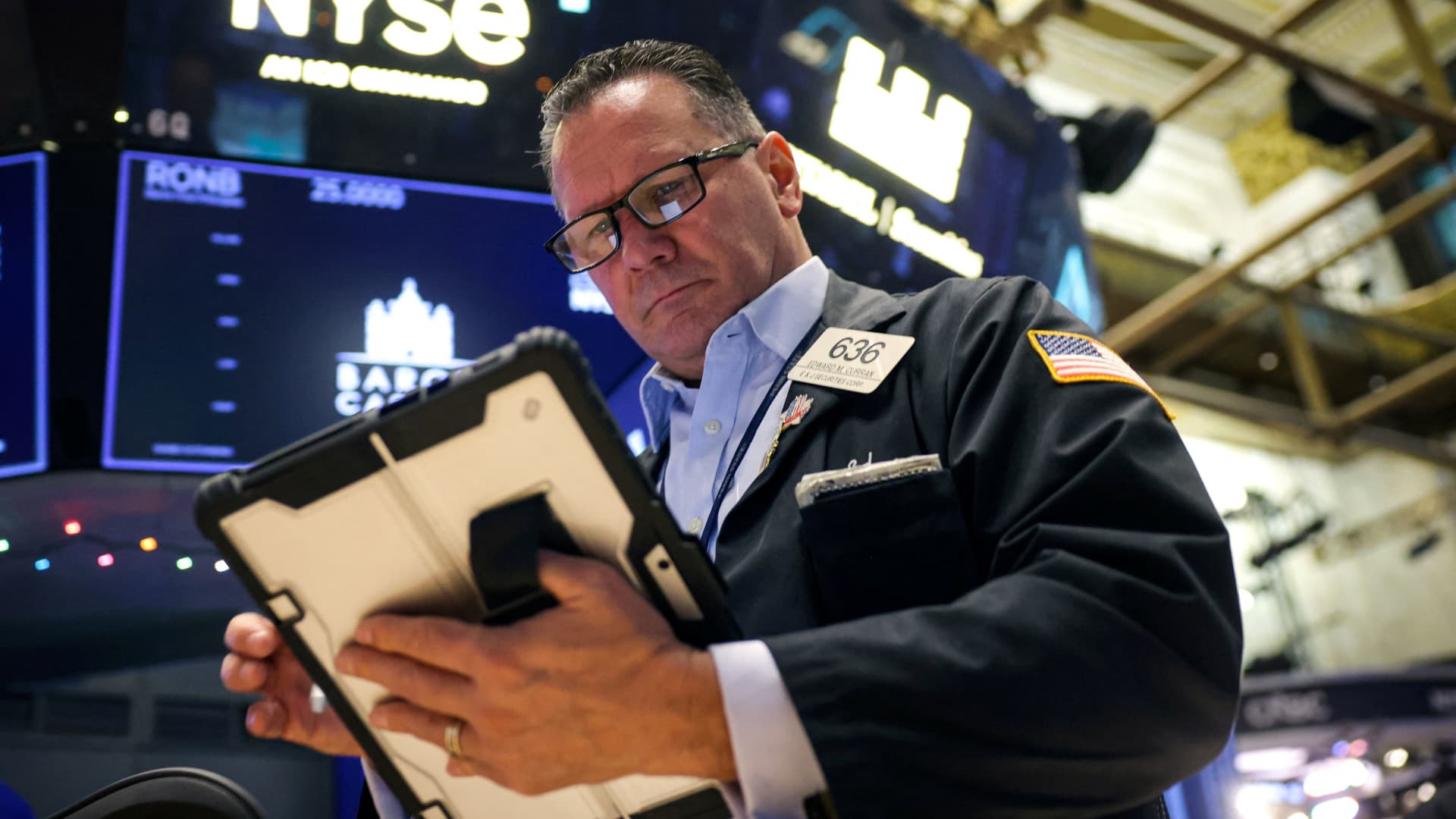 Featured image for Jefferies Boosts Quantum Stocks, Predicts 90% Surge for IonQ