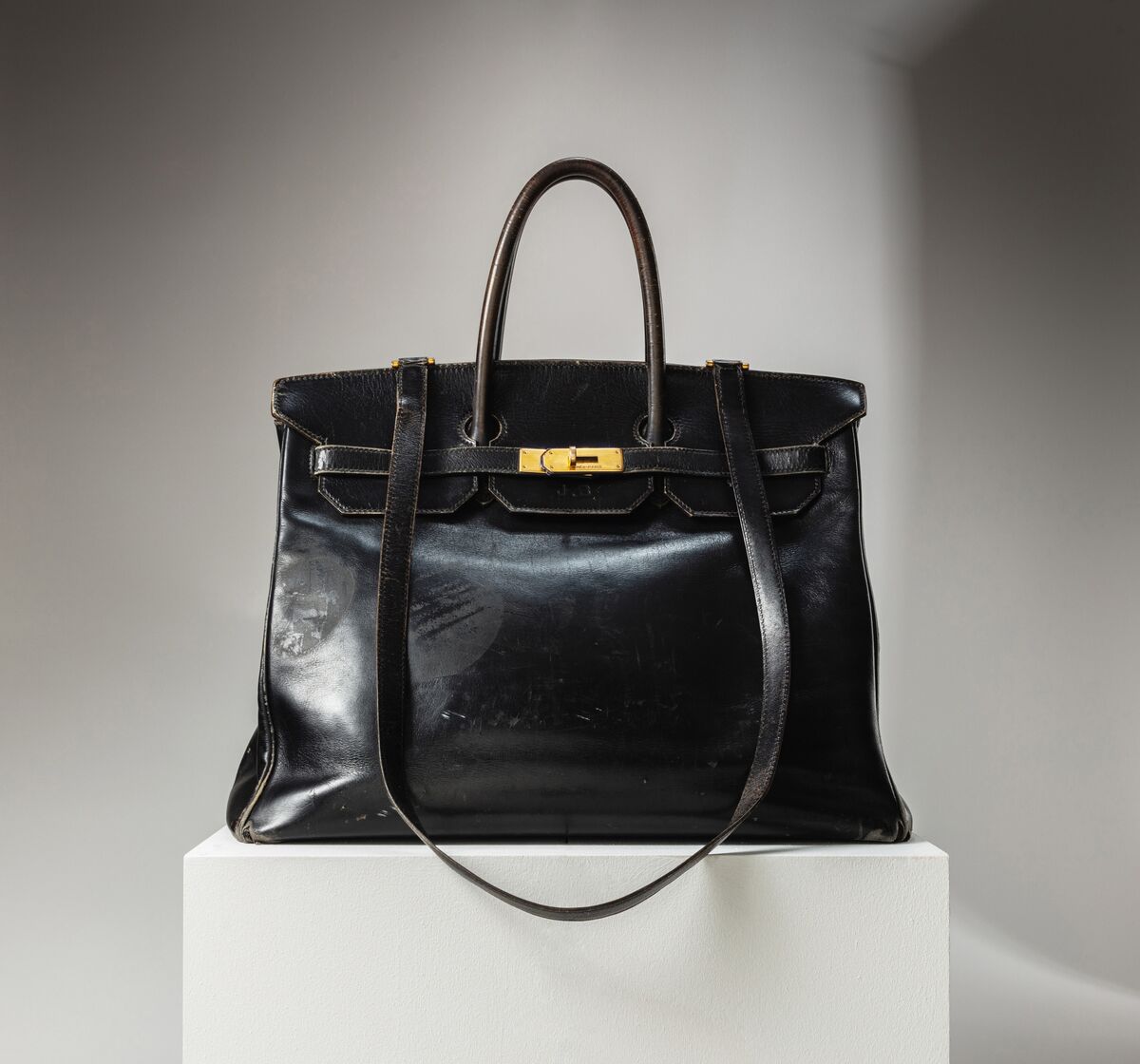 Featured image for Historic Hermès Birkin Bag Once Owned by Jane Birkin Up for Auction