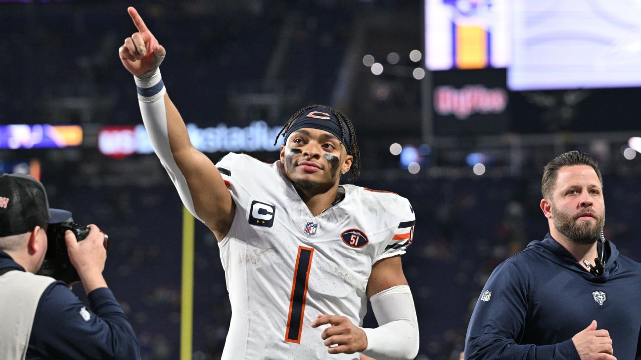Featured image for Bears' Top WRs and Ex-Player Agree: Justin Fields Should Lead Bears in 2024
