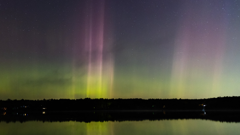 "Northern Lights Illuminate Multiple US States"