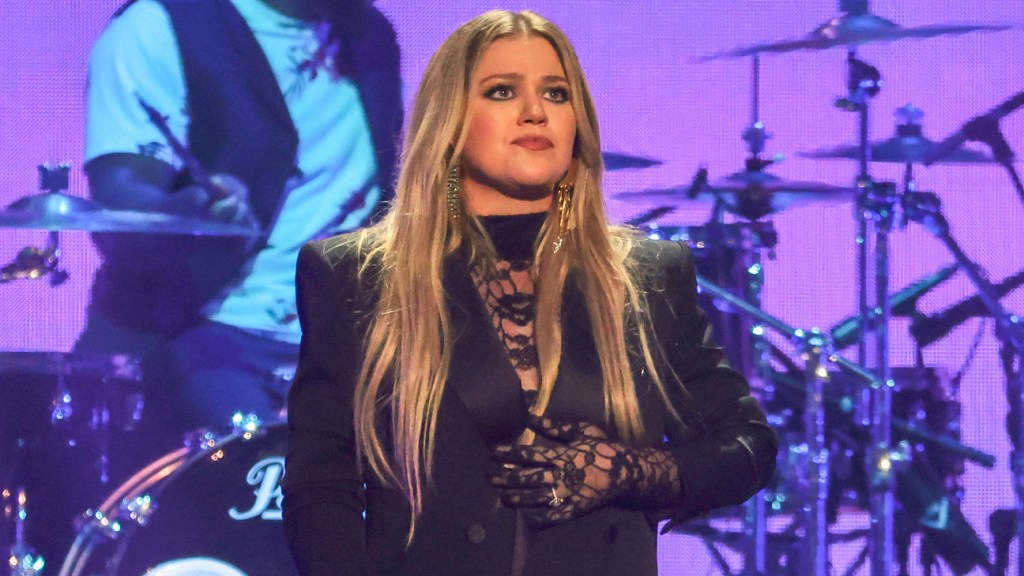Featured image for "Kelly Clarkson Opens Up About Pregnancy Hospitalizations Amid Arizona Abortion Ban"