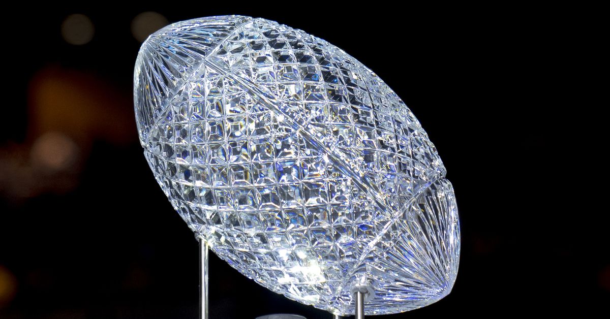 Featured image for "Spring Transfer Portal: Latest News and Rankings for College Football and Basketball Transfers"