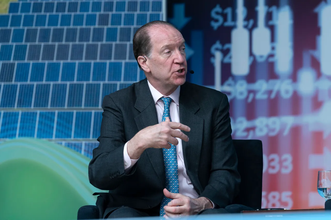 IMF warns of global economic challenges amidst inflation and fragile markets.