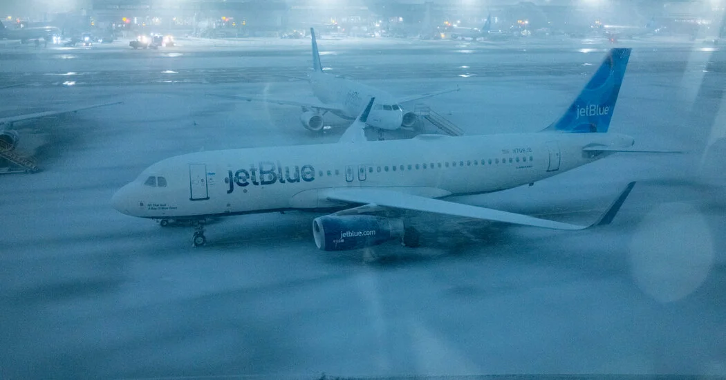 Northeast Snowstorm Grounds Airports, Cancels Thousands of Flights