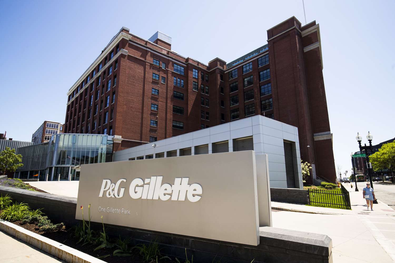 Featured image for P&G Faces $2.5 Billion Charges for Gillette Restructuring