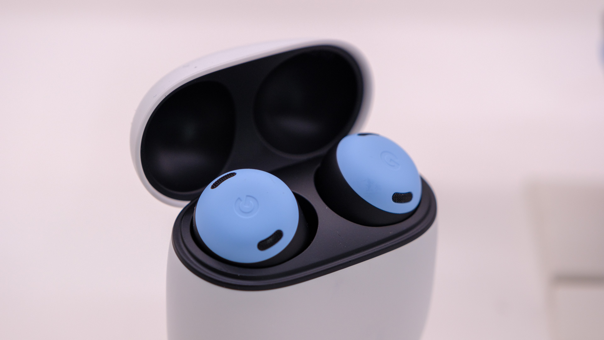 "Google's Gemini AI: From Smartphones to Headphones, the Next-Level App Revolution"