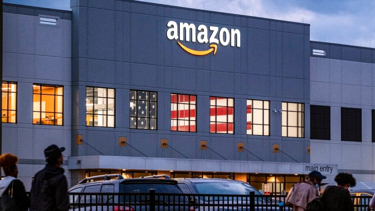 Featured image for Amazon Developing AI Chatbot for Enhanced Website Search Experience