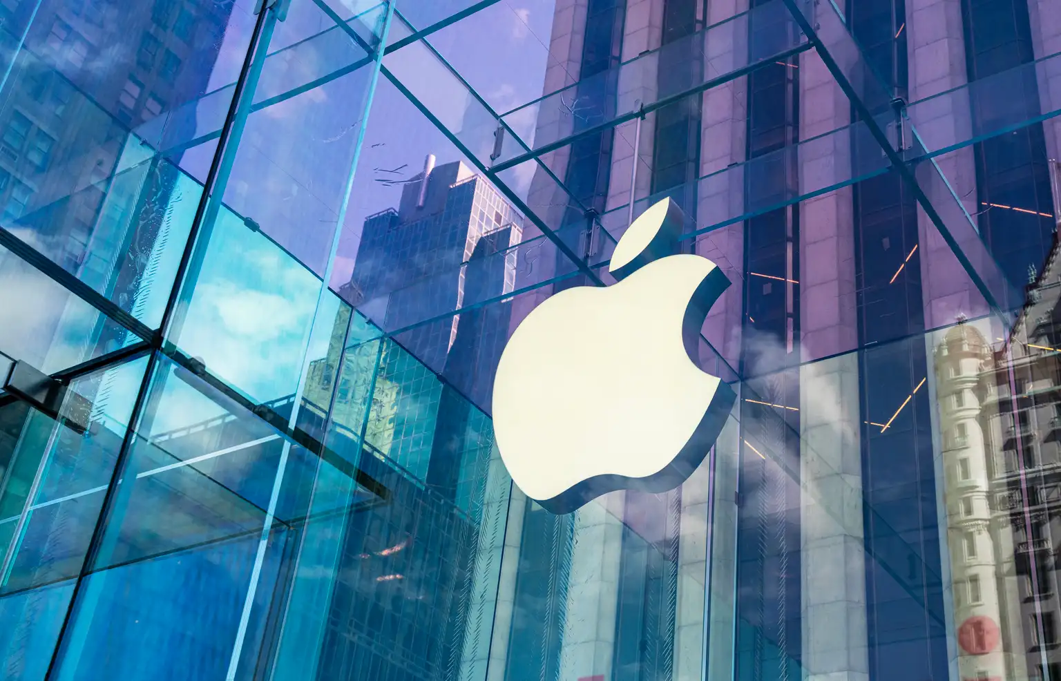 "Analyzing Apple's Ongoing Struggles and Potential Investment Opportunities"