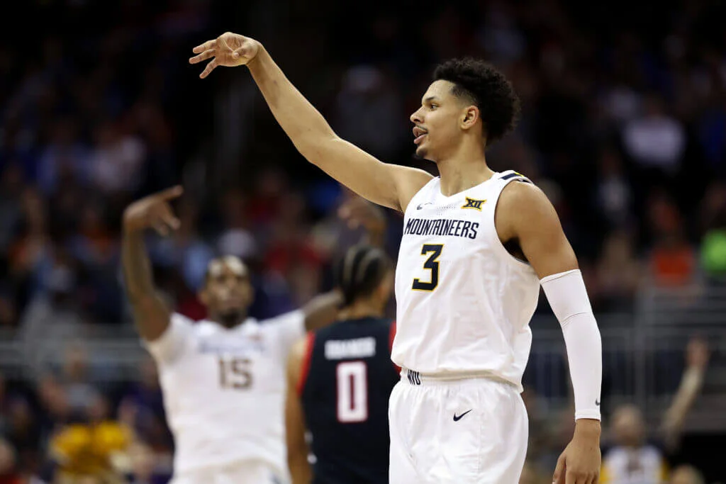 Tre Mitchell strengthens Kentucky's frontcourt as he commits to Wildcats.