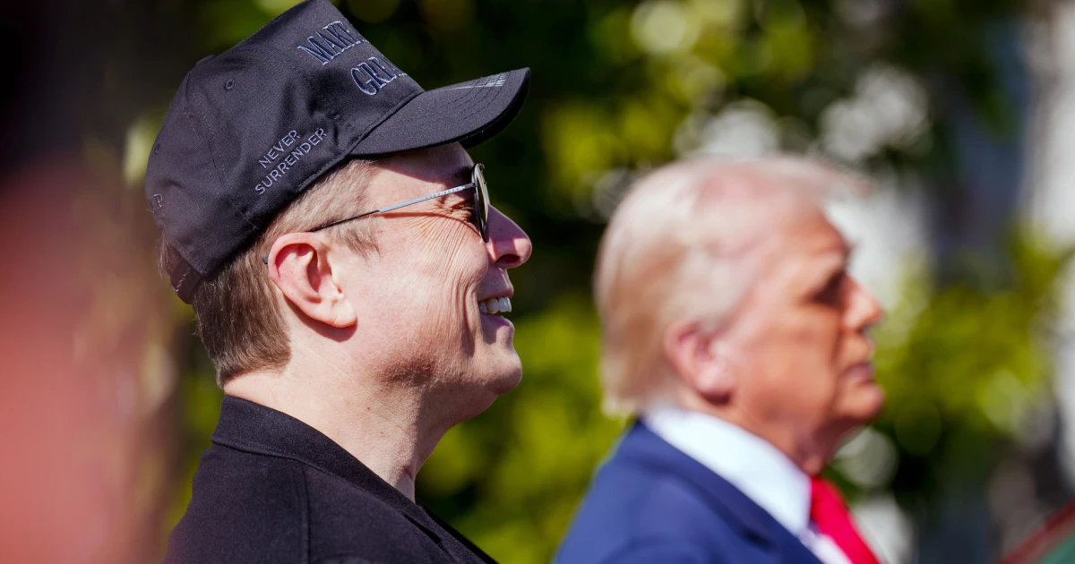 Featured image for Trump administration rehires hundreds of federal employees laid off by DOGE