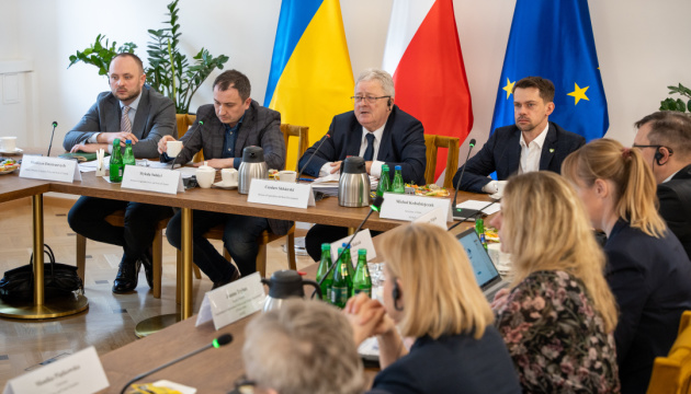 "Ukraine and Poland Make Strides in Food Import Talks Amid Farmer Protests"
