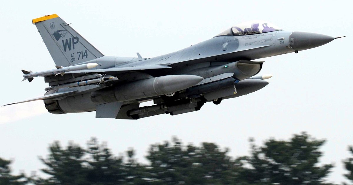 US F-16 Fighter Jet Crashes into Yellow Sea off South Korea, Pilot Safely Rescued