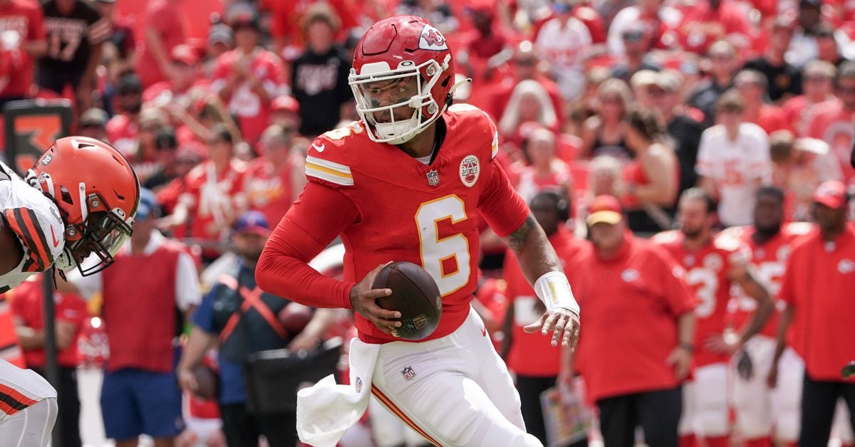 Featured image for "Chiefs Adjust Lineup for Finale: Mahomes Out, Stars Rest, and Gabbert's Fun-Filled Charge"