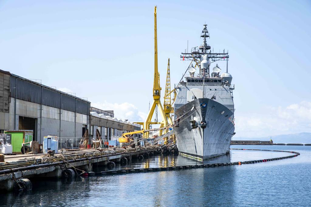 "US Navy Prepares for Red Sea Threats and Warship Shortage"