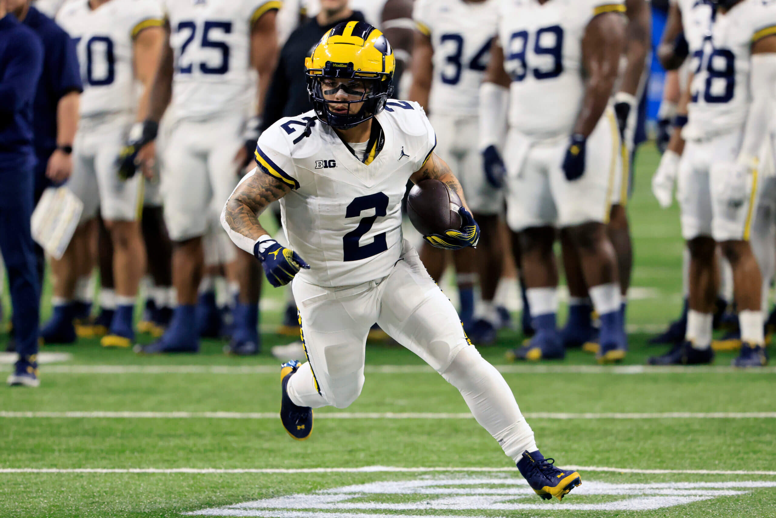 Featured image for "Bowl Season Breakdown: Expert Picks and Predictions for All 41 College Football Bowl Games"